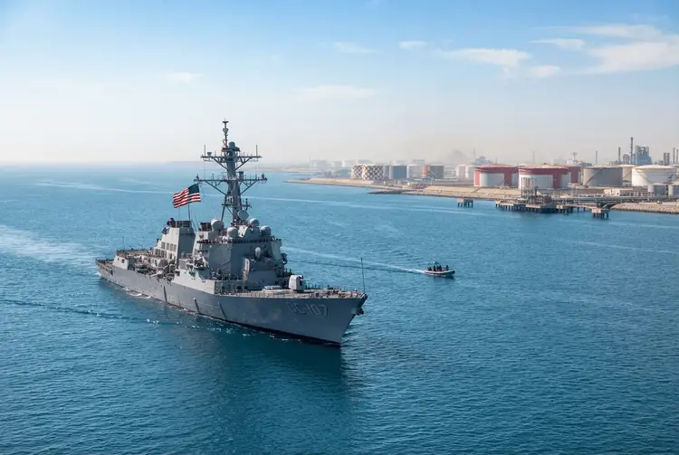 Militärische Drohgebärden: Iran droht mit Versenkung von US-Kriegsschiffen