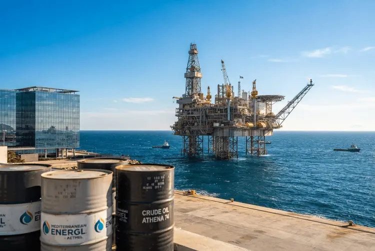 Ölpreis 2026 im Fokus: Dividendenstarke Energieriesen als Anker für Rohstoff-Anleger