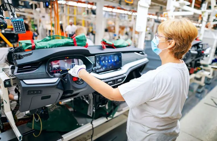 China bremst Rohstoffexporte für Elektroautos